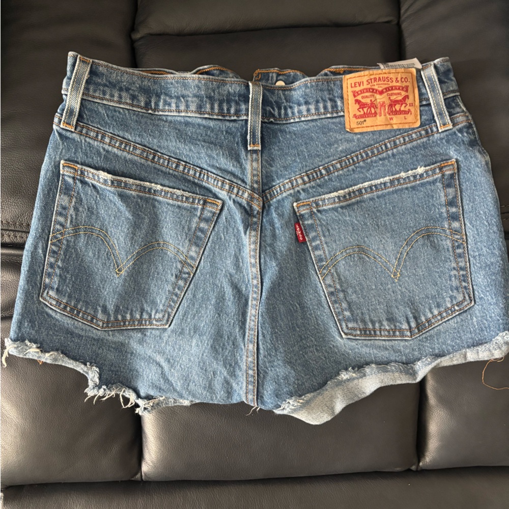 Levis - Picture 2 of 2